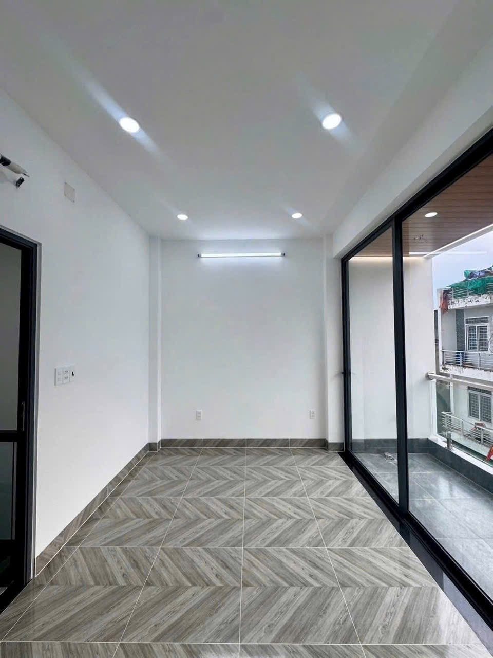Nhà Hẻm 47 Trường Lưu, nhà gần chợ Long Trường