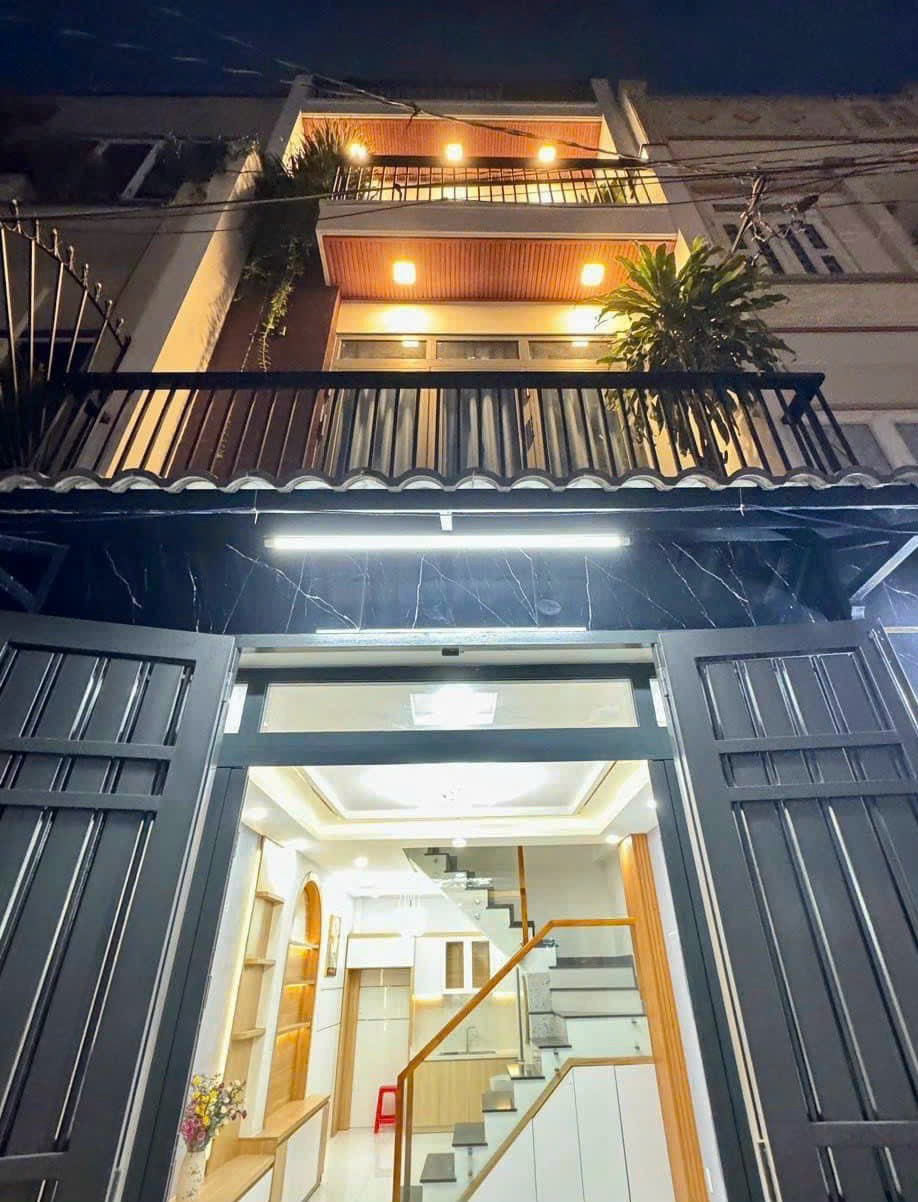 Siêu hiếm căn duy nhất 66,7m2 giá 3 tỷ 350 triệu đường Trường Sa , P12, Quận 3, hẻm xe hơi 4m