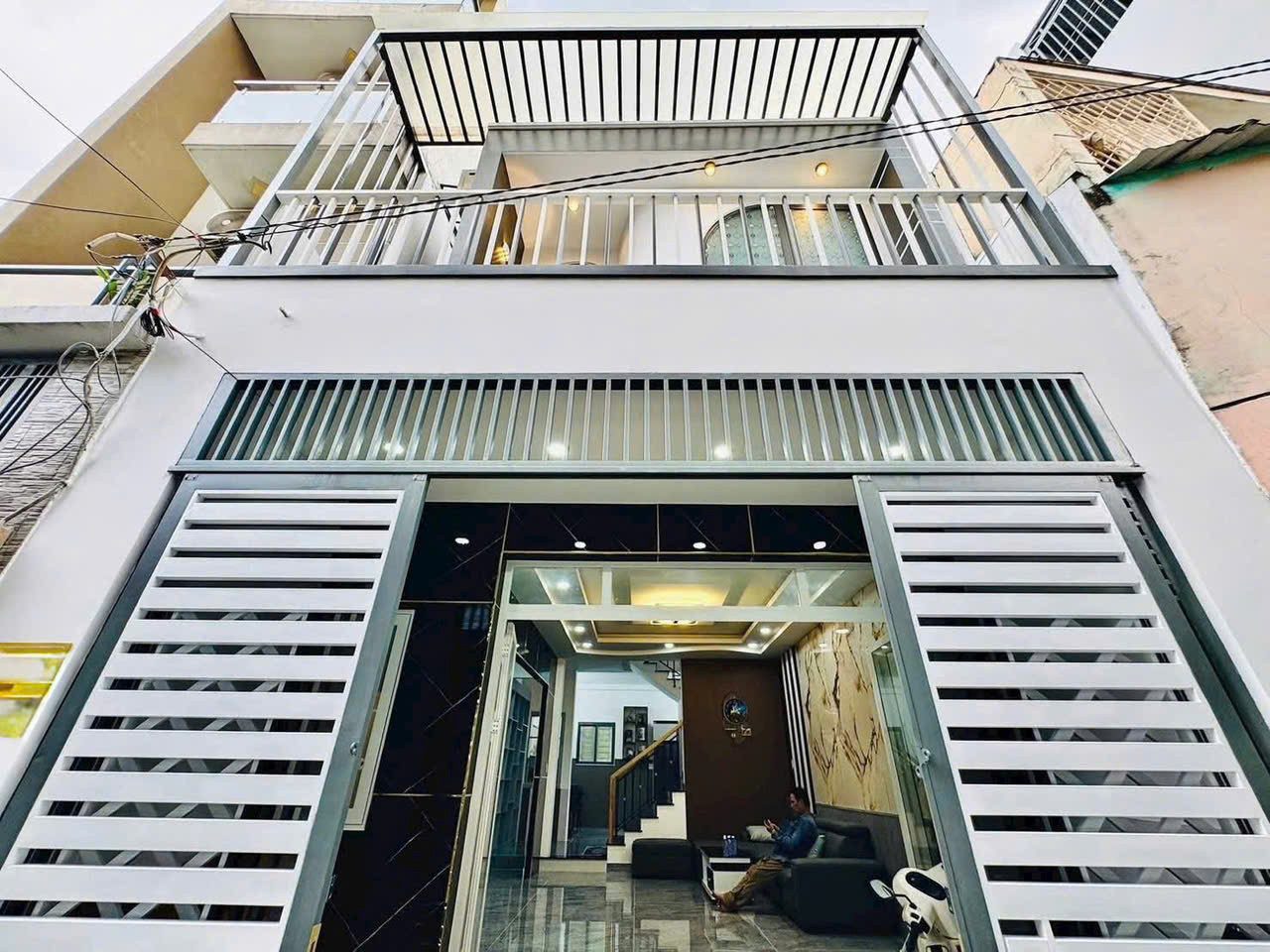 Nhà hẻm xe hơi Trường Sa, p.14 Quận 3. Giá: 3,96 tỷ. DT: 67m2. 2 Tầng. 2PN 3WC. Sổ Hồng Riêng