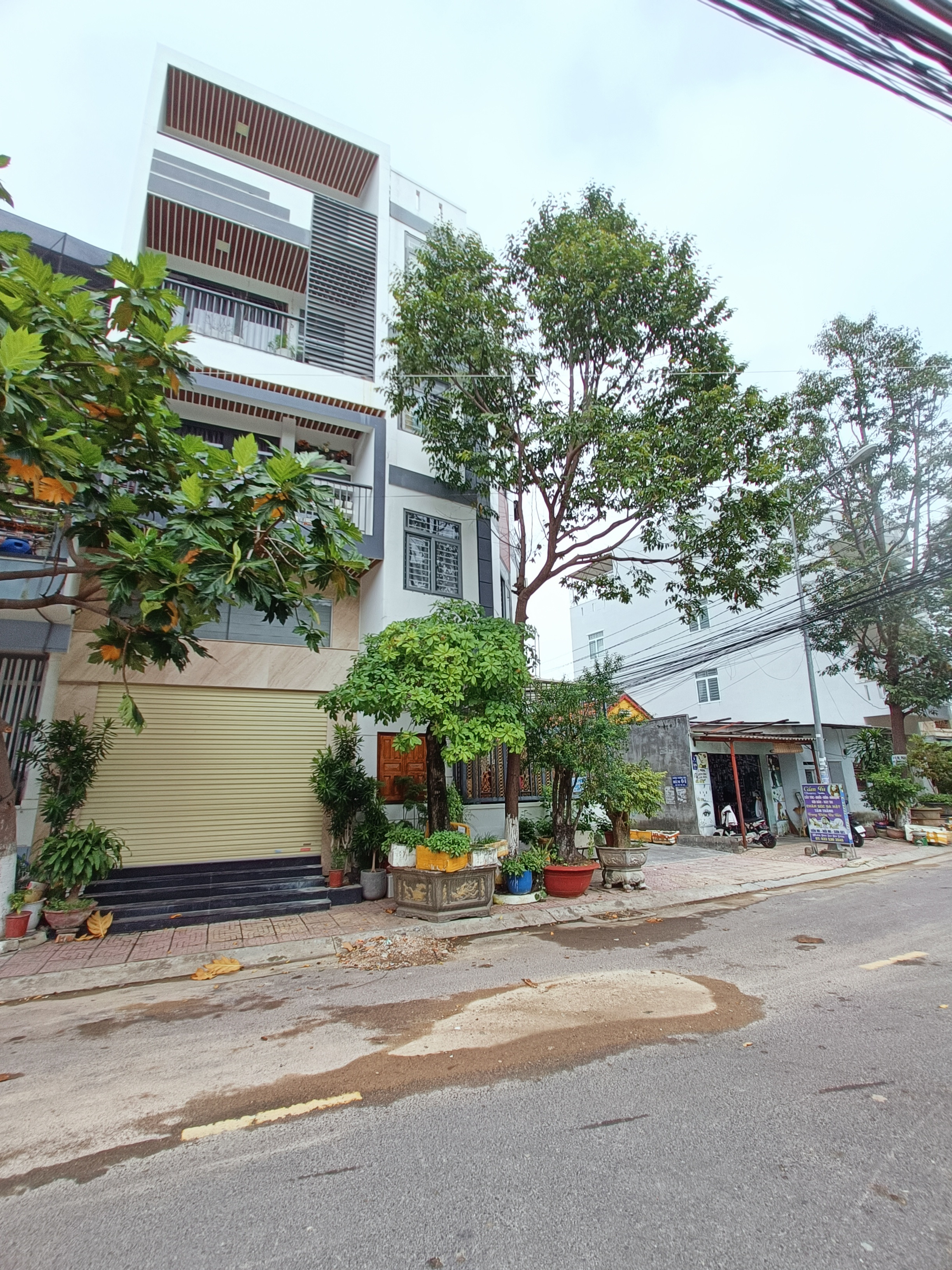 Nhà 4 Tầng mặt đường Trường Sơn, Cách Biển Nha Trang chỉ 1km