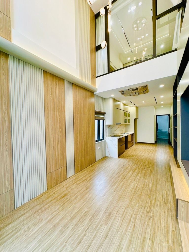 Bán nhà 50m² có sẵn 45m² thổ cư ngang 3m giá 16.65 tỷ tại Đường Tư Đình Phường Long Biên