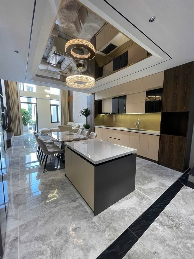 Bán nhà 66m² có sẵn 64m² thổ cư ngang 5m giá 23.8 tỷ tại Đường Tư Đình Phường Long Biên