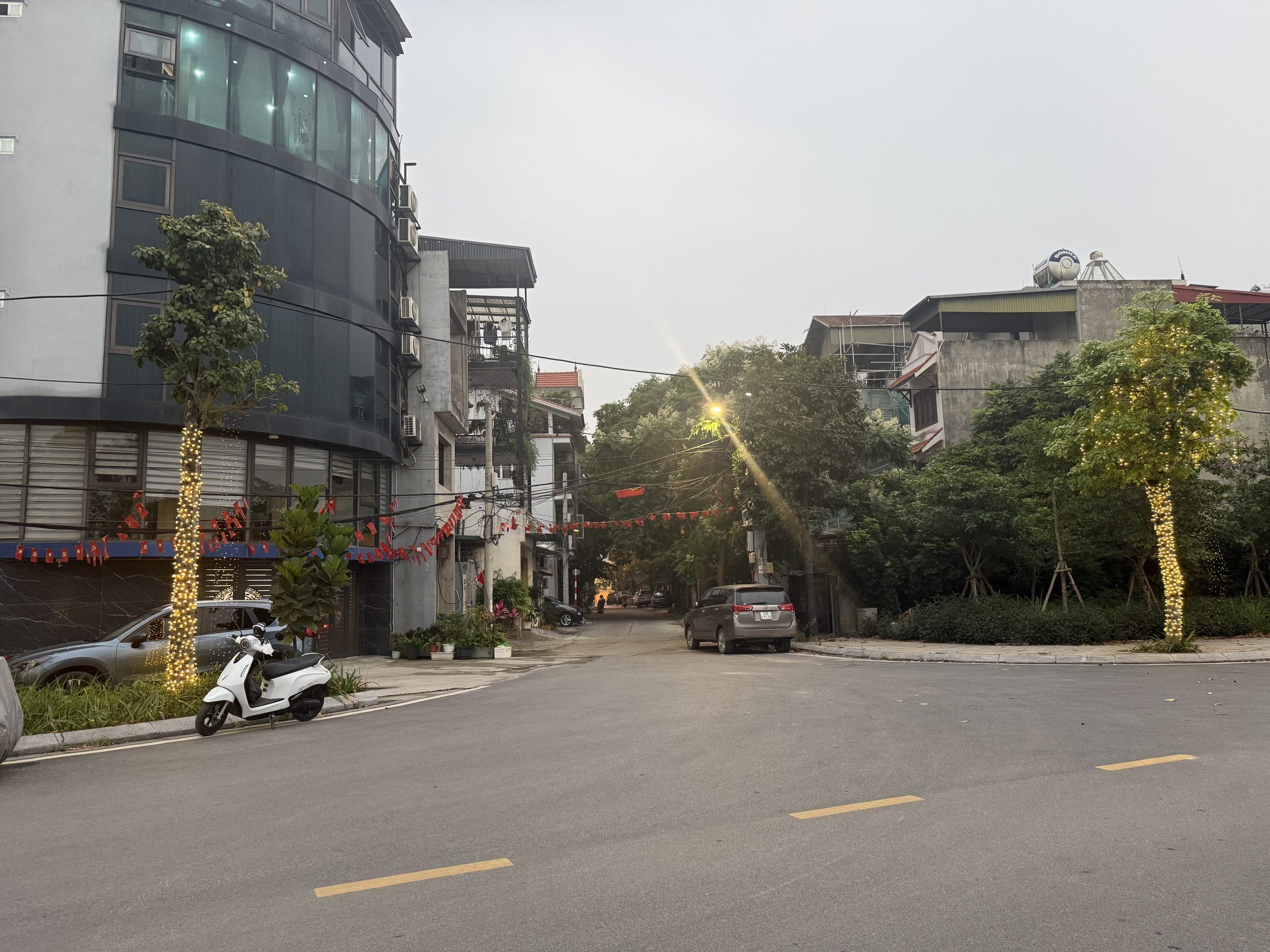 Bán đất 100m² có sẵn 96.6m² thổ cư ngang 4.1m giá 20.9 tỷ tại Đường Tư Đình Phường Long Biên