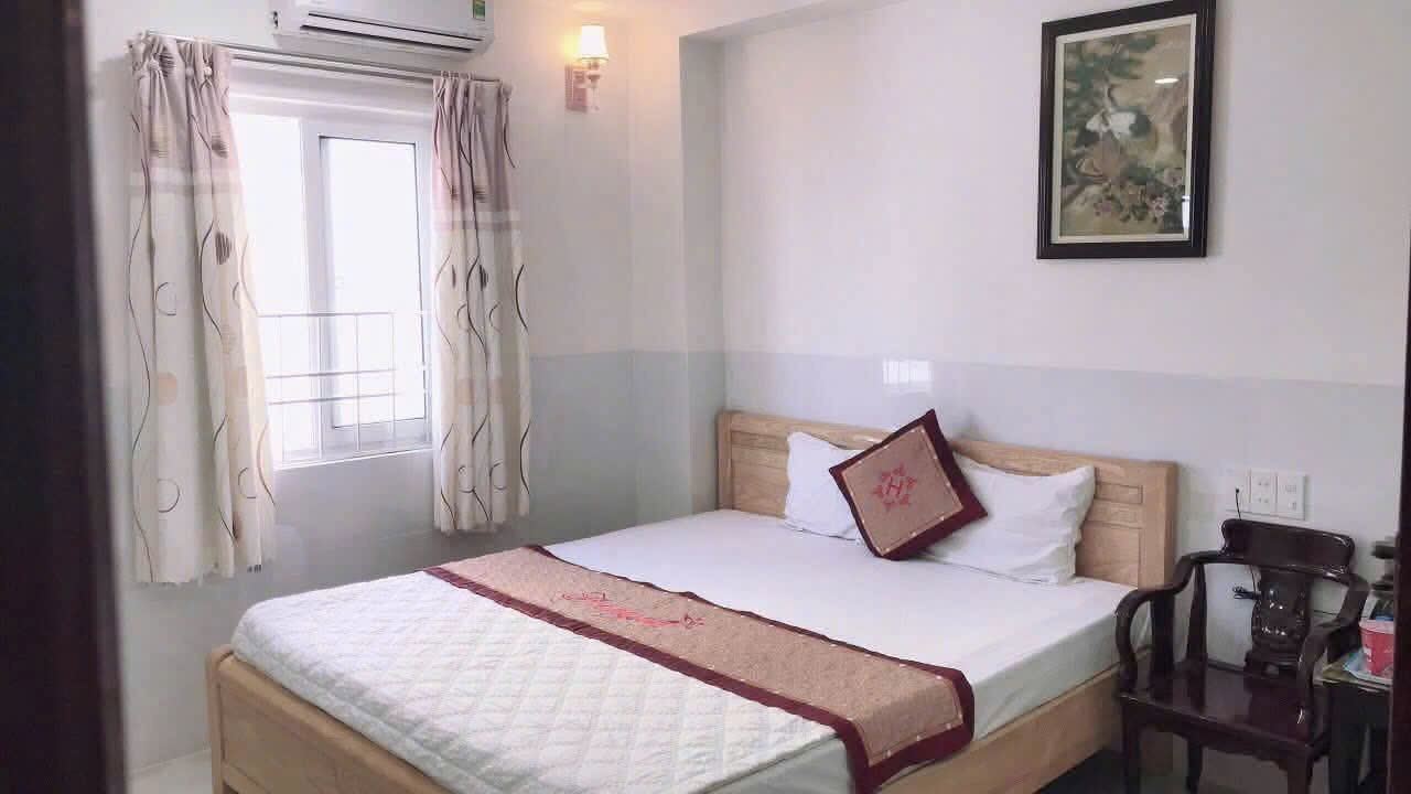 🔥 GIẢM SỐC 500 TRIỆU – CƠ HỘI SỞ HỮU KHÁCH SẠN MẶT TIỀN TUỆ TĨNH, TRUNG TÂM DU LỊCH NHA TRANG
Khách sạn nằm ngay khu phố Tây, chỉ vài phút đi bộ ra biển, vị trí đắc địa với lượng khách du lịch trong và ngoài nước đông quanh năm.