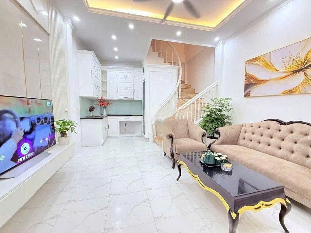 Cho Thuê Nhà Ngõ Văn Chương - Đống Đa 35M² 5 Tầng 3 Ngủ - Full Nội Thất Xịn - Giá Thuê 15tr