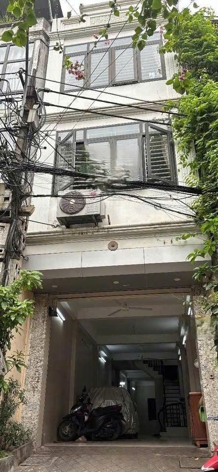 Cho Thuê Nhà Mặt Phố Văn Chương - Đống Đa 105M² 3 Tầng 6 Phòng - Nhà 2 Mặt Tiền - Ngõ Ô Tô - Ở, Kinh Doanh - Giá Thuê 35tr