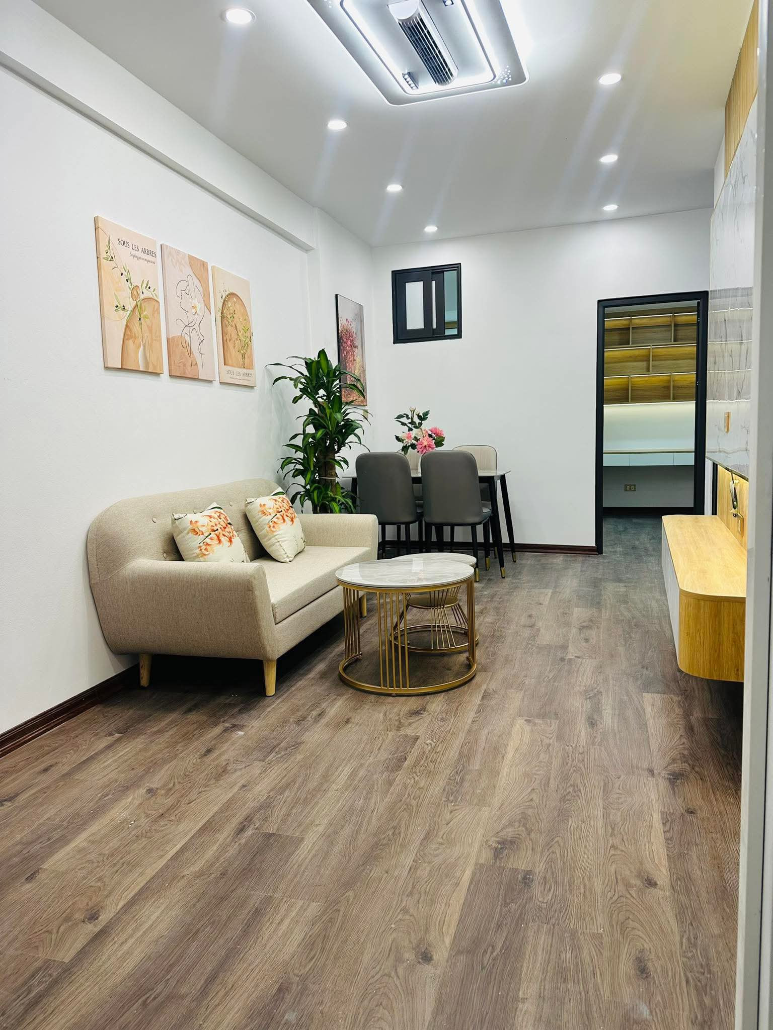 Bán căn hộ tập thể Văn Hương, Tôn Đức Thắng, Đống Đa, nhà đẹp full nội thất, ngõ rộng