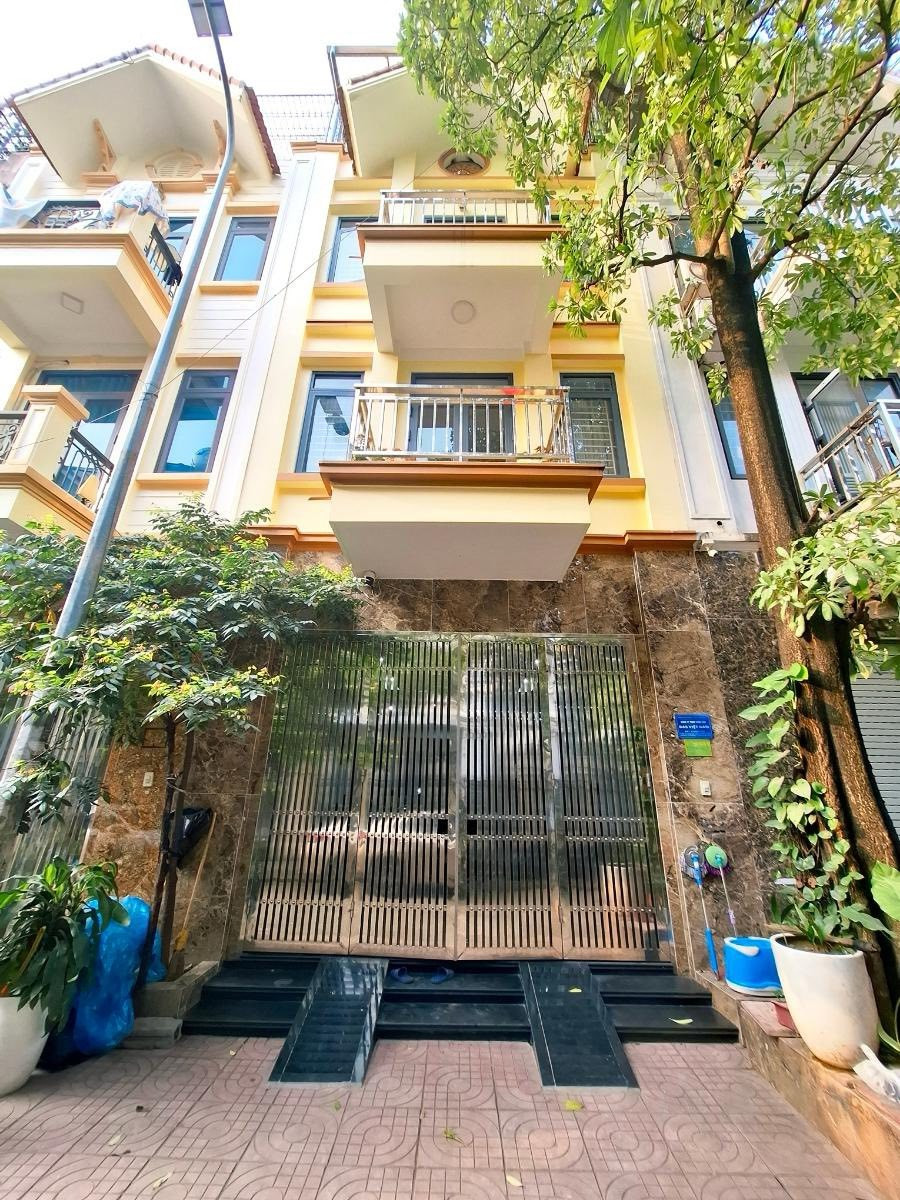 Tiểu khu mới Vạn Phúc
LÔ LIỀN KỀ - VỈA HÈ Ô TÔ TRÁNH - Ô TÔ ĐỖ TRƯỚC CỬA NGÀY ĐÊM - THOÁNG TRƯỚC SAU Ở SƯỚNG