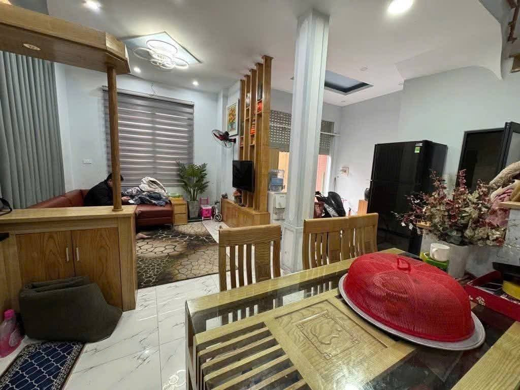Lô Góc - Vạn Phúc - Hà Đông

S 40M2 3tầng
Mặt tiền 6,3M
trung tâm làng lụa, gần chợ, ủy ban, trường học...
Full nội thất 4 ngủ
👉 Sổ đỏ cất tủ quần áo giao dịch ngay

Rá 8,1t.y
0️⃣9️⃣3️⃣6️⃣7️⃣7️⃣3️⃣1️⃣1️⃣1️⃣
#hadong #vanphuc #bánnhà