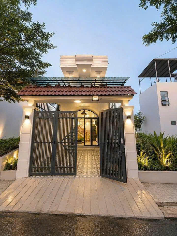 NHÀ ĐẸP GIÁ TỐT VỪA HOÀN THIỆN – 1 TRỆT 1 LẦU MỚI 100%
