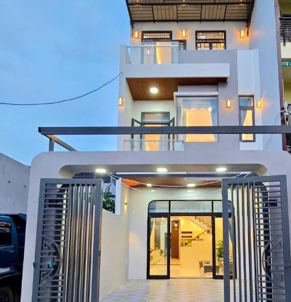 🏆Bán nhà  3 Tầng đường Văn Tiến Dũng dt100m2 Giá 8.3 tỷ tl nhẹ Vị trí kinh doanh sầm uất
