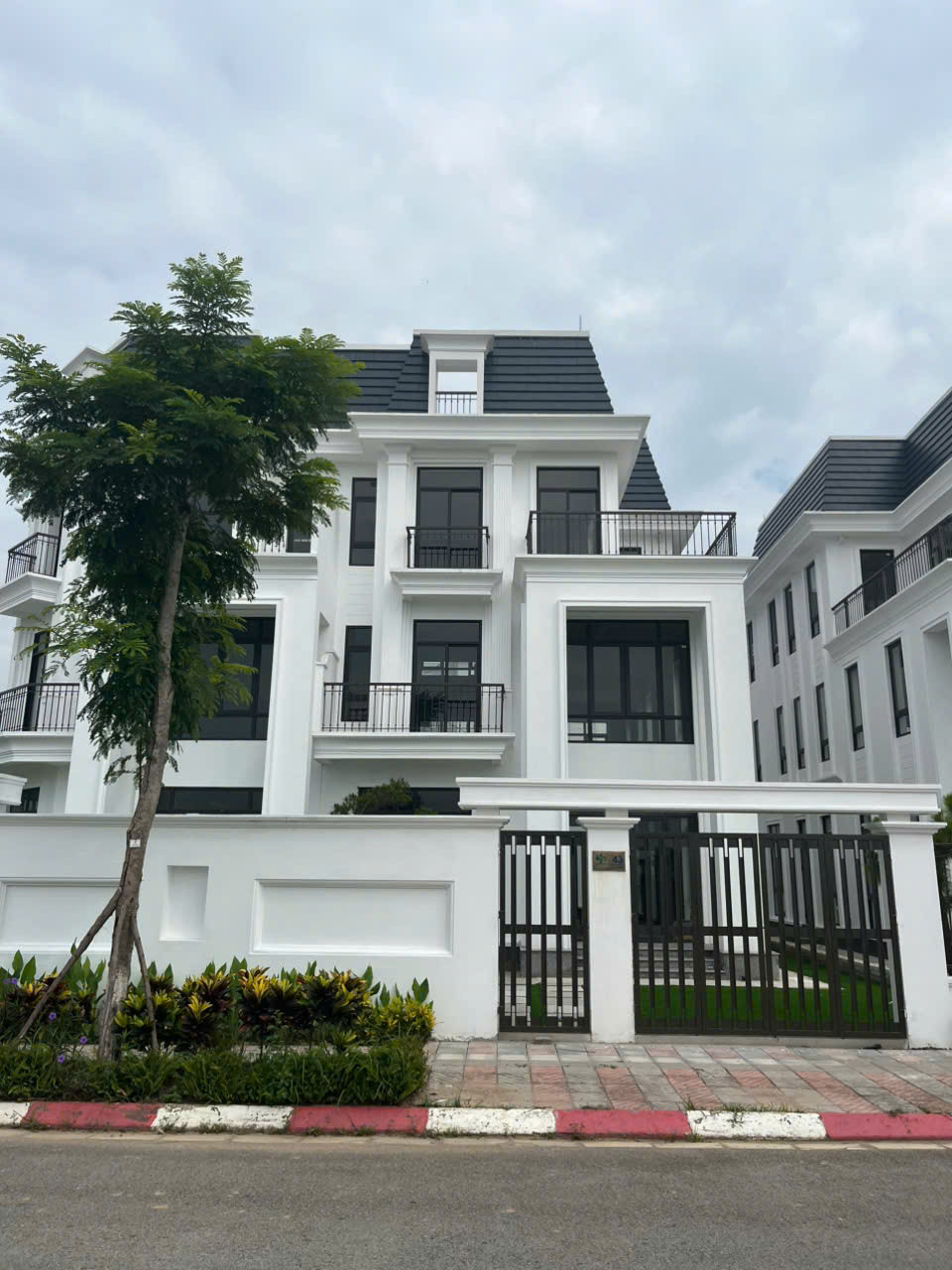 Biệt thự song lập 201m2 mặt tiền 10m gần công viên, giáp lô góc 14,2 tỷ
