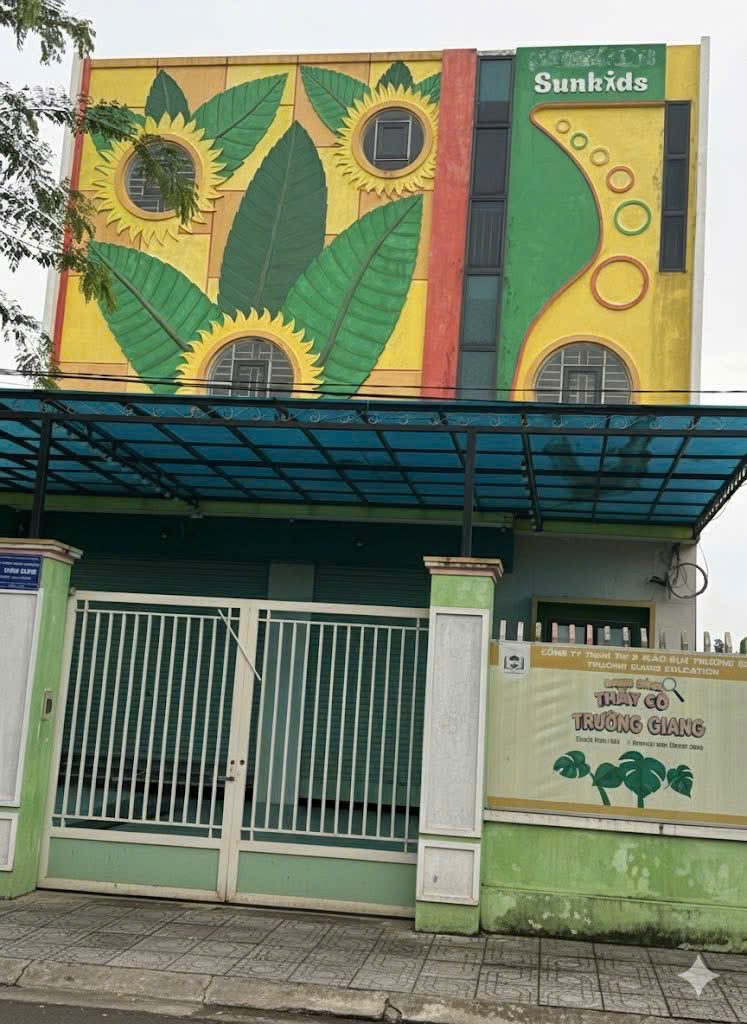 Bán nhà 3 tầng mặt đường 377, diện tích 300m2 kinh doanh dòng tiền