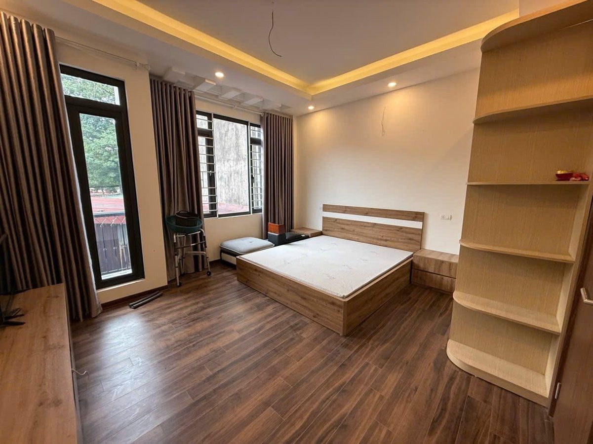 Bán Nhà Việt Hưng, Long Biên 33m2, 5T, chỉ 6,7 tỷ (ô tô cách nhà 25m)