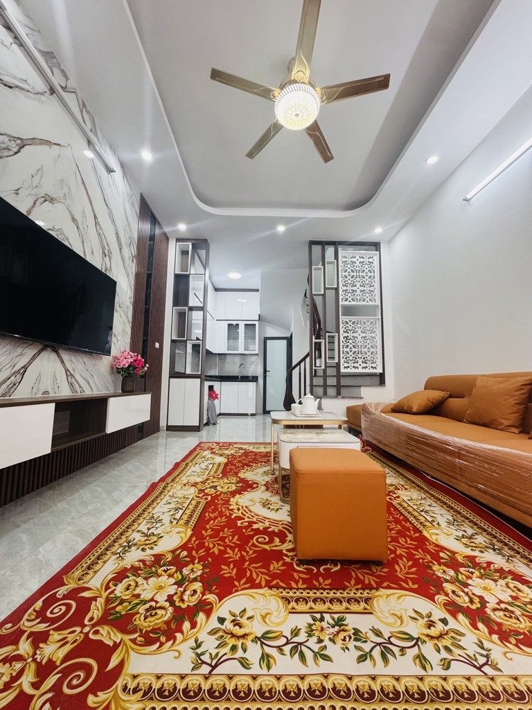 NHÀ ĐẸP VIỆT HƯNG 6 TẦNG ĐANG XÂY -THANG MÁY - Ô TÔ NGAY NHÀ -VÀI BƯỚC RA MẶT PHỐ SẦM UẤT