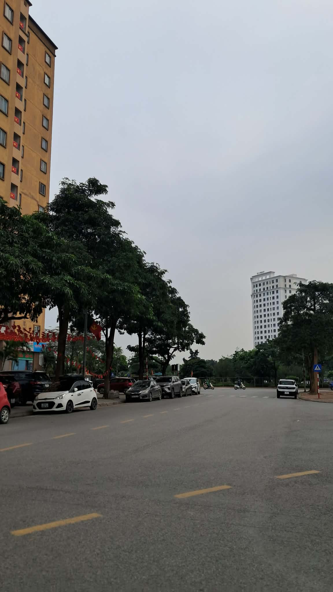 BÁN ĐẤT VIỆT HƯNG 250M2- MT 10m- NGÕ THÔNG- Ô TÔ TRÁNH- 45 TỶ