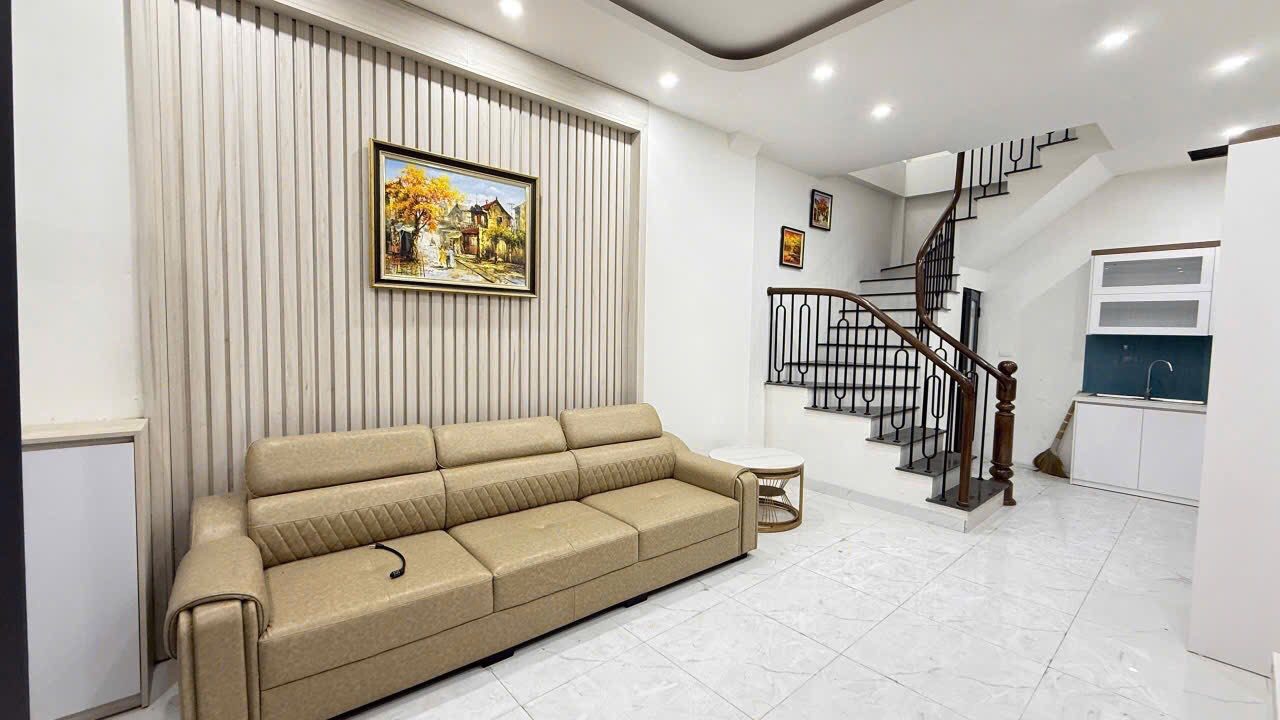 Bán Nhà Việt Hưng, Long Biên 32m2, 5T giá 7,1 tỷ (ô tô đỗ gần nhà