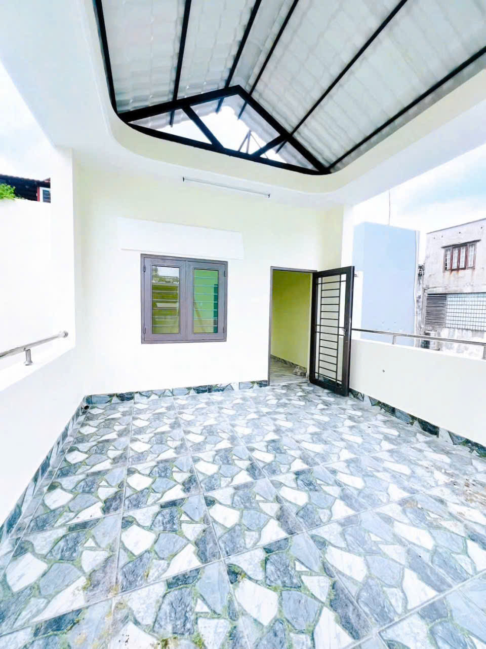CẦN BÁN NHÀ MỚI XÂY - MẶT PHỐ 4 TẦNG - QUẬN 4 - CHỈ 12,4 tỷ