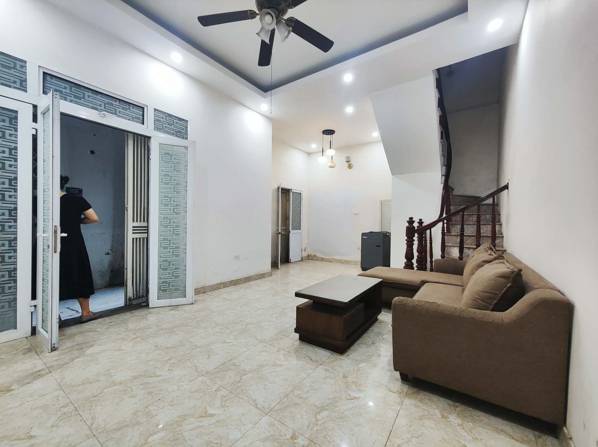 CHO THUÊ NHÀ NGUYÊN CĂN VĨNH PHÚC, BA ĐÌNH, GẦN Ô TÔ, NGÕ THÔNG, 5 NGỦ - 10.5 TRIỆU