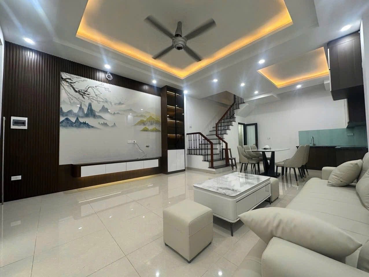 HAI BÀ TRƯNG CỰC HIẾM BAY NHANH !