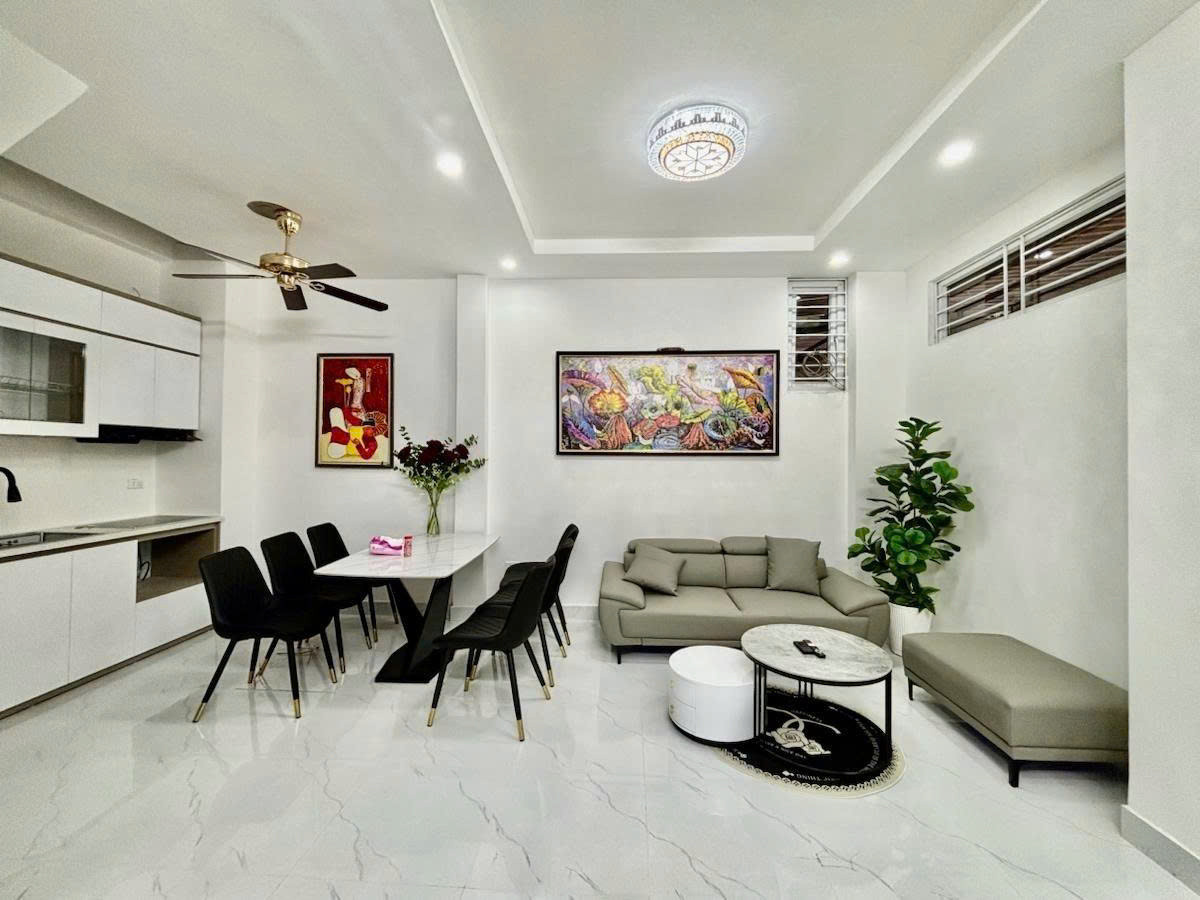 Bán Nhà Võ Chí Công Cầu Giấy 35m² 5 Tầng Gần StarLake – Ô Chờ Thang Máy – Giá 8 Tỷ