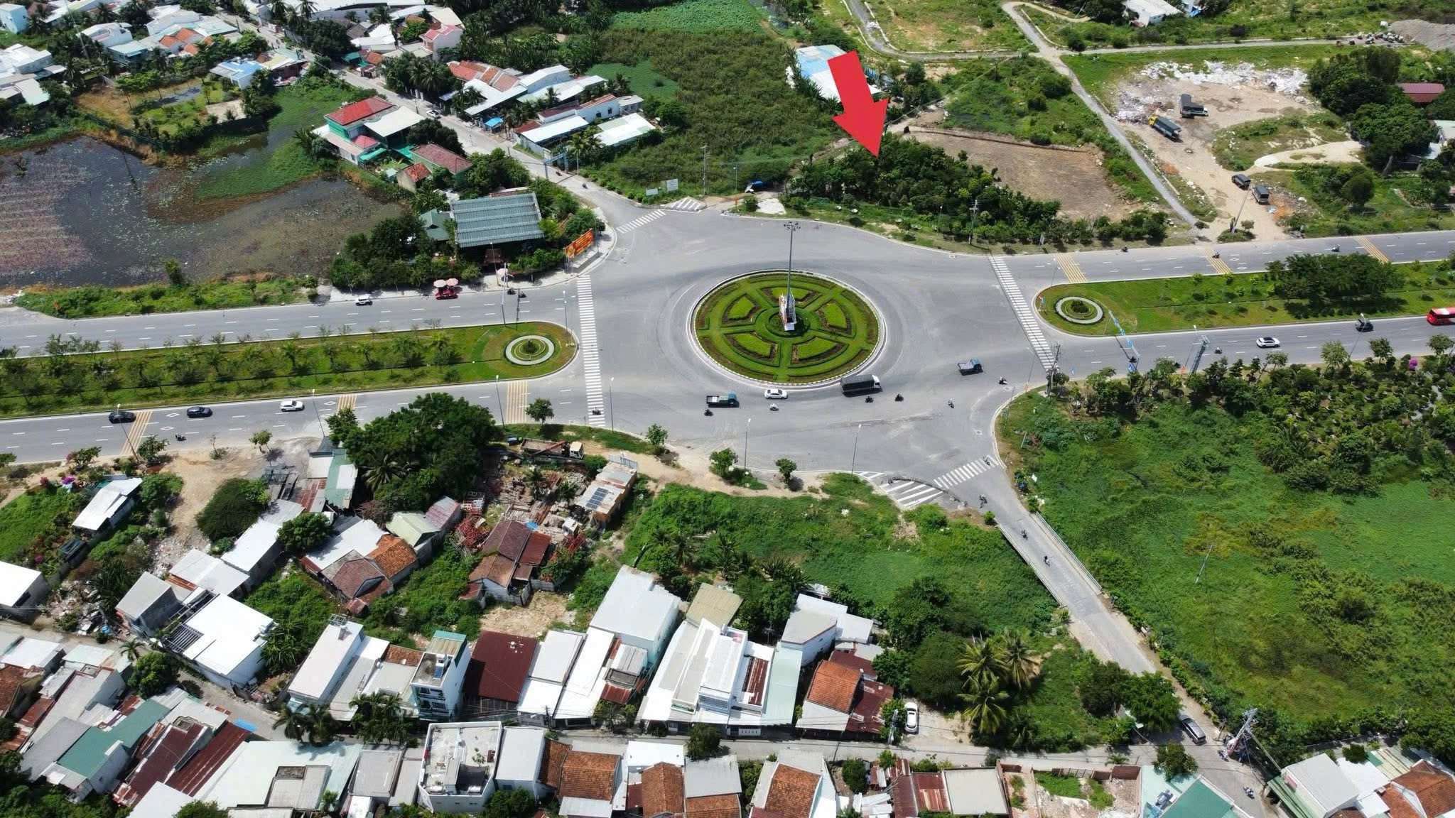 SÒN SÓT 1 LÔ GIÁ TỐT ĐẦU TƯ - ĐẤT PHƯỜNG NAM NHA TRANG - THỔ CƯ 100%
🚩Cạnh Vòng Xoay Vĩnh Thái - Đường Rộng 8-10m, Cách Đại Lộ Võ Nguyên Giáp chỉ 20 mét.
- Diện tích: 84,7m2; mặt tiền 5 mét