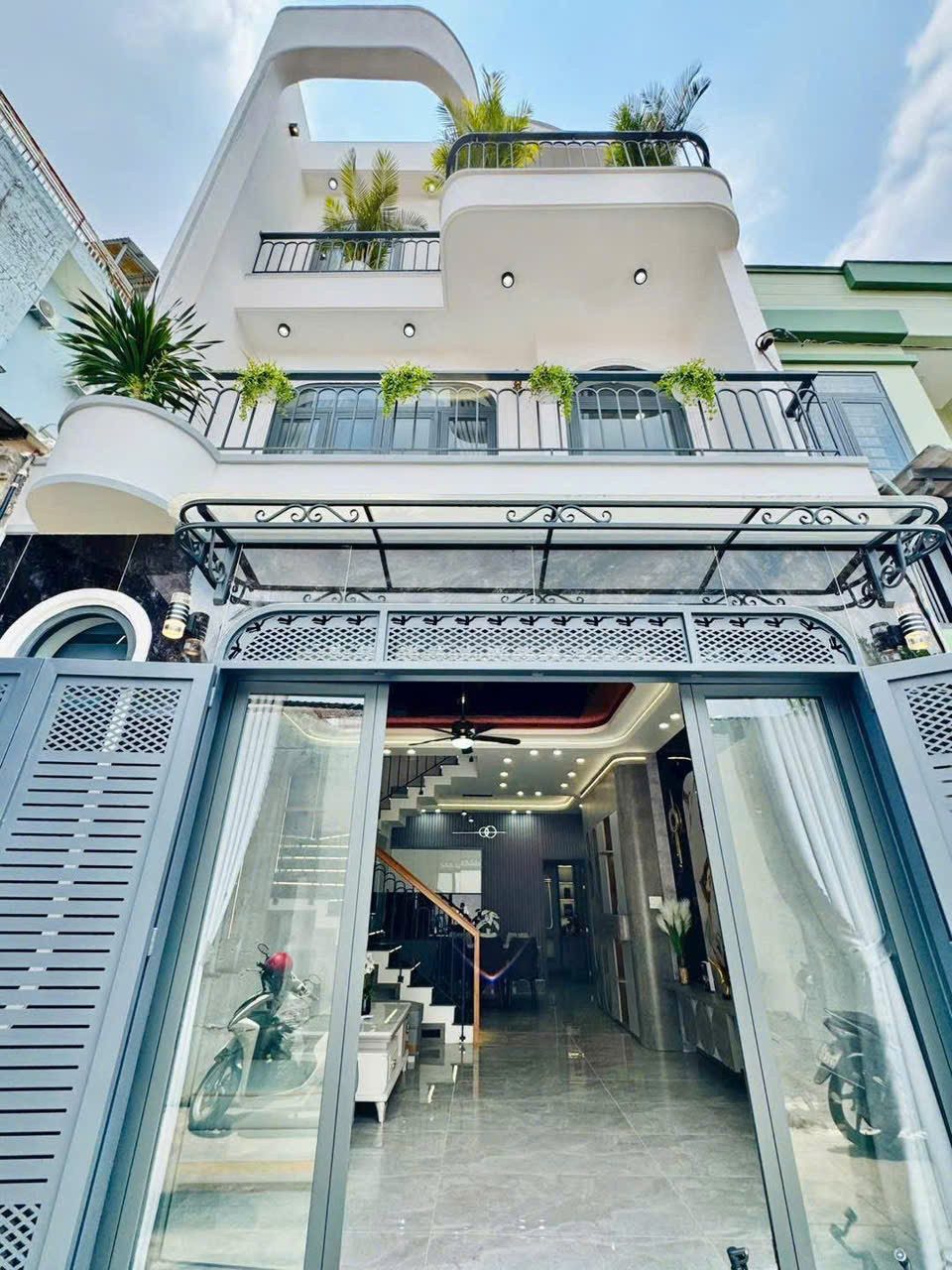 Nhà giá siêu ngộp Võ Oanh, P.25 Bình Thạnh. Giá: 3,35 tỷ. DT:73.5m2. 4PN 4WC. Sổ hồng riêng