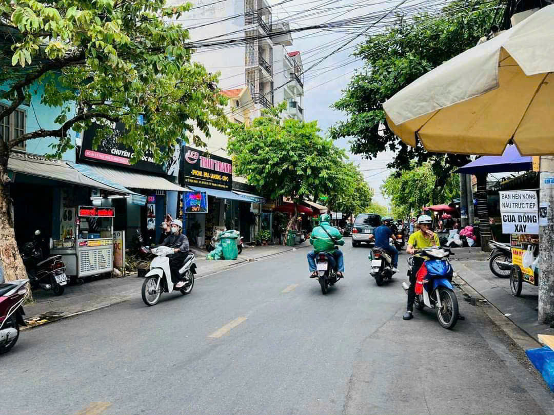 Bán Mặt tiền Võ Thị Nhờ. trục KDBB trung tâm Q7.
dt 13x28m nở hậu 22m . giá đầu tư 72 tỷ