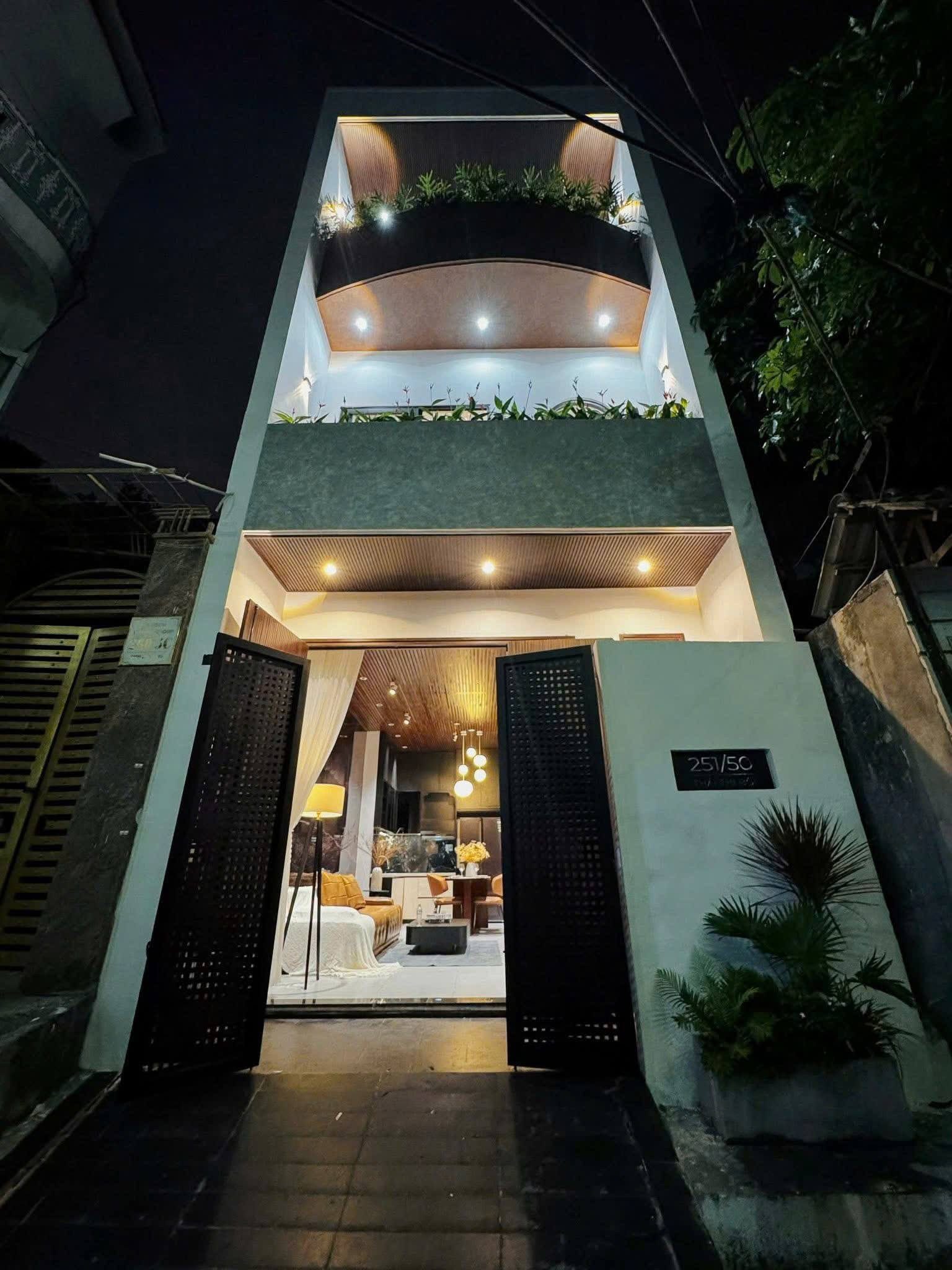 Căn nhà bán gấp để làm ăn chỉ có giá 3 tỷ850tr, Đường Võ Thị Sáu, Phường Cầu Ông Lãnh, Quận 1, DT 80m2(4x20), hẻm 6m,HĐ Thuê 20tr/th Sổ Hồng Riêng 1T 2L- 3PN 4WC