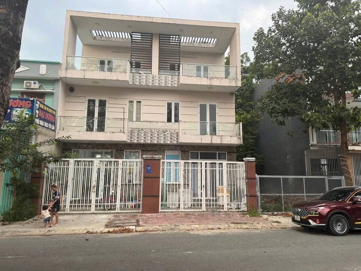 Bán Nhà riêng 150m2 có sẵn 128.4 m2 thổ cư giá 4.99 tỷ tại Đường Võ Văn Kiệt Phường Định Hoà Thành phố Thủ Dầu Một Bình Dương