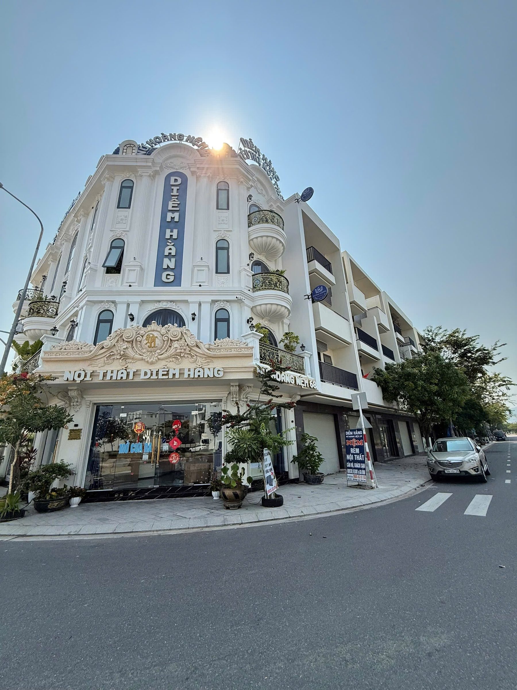 Đất mặt tiền Võ Văn Kiệt KDT VCN Phước Long 2 Nha Trang 
- DT: 110m2, ngang 5m dài 22m
- Mặt đường Võ Văn Kiệt A1 rộng 22m, sắp được thông rộng ra đường Vành Đai Sông Quán Trường 
- Được xây dựng 4 tầng 1 tum
Giá bán: 11ty