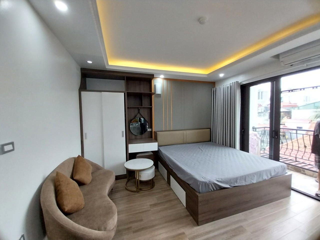 Cho thuê Căn hộ Apartmen tại ngõ 193 Trích Sài, Tây Hồ. Ngõ rộng ban công View hồ. Chỉ 7.5tr