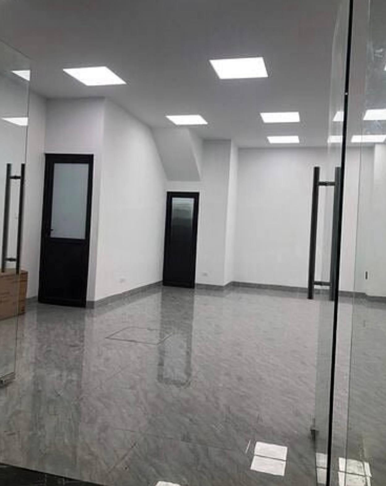 Cho Thuê Mặt Bằng Kinh Doanh ( Tầng 1) 60M² + Sân Riêng 60M² / Tại Võng Thị - Tây Hồ/ Giá Thuê 18Tr/ Tháng