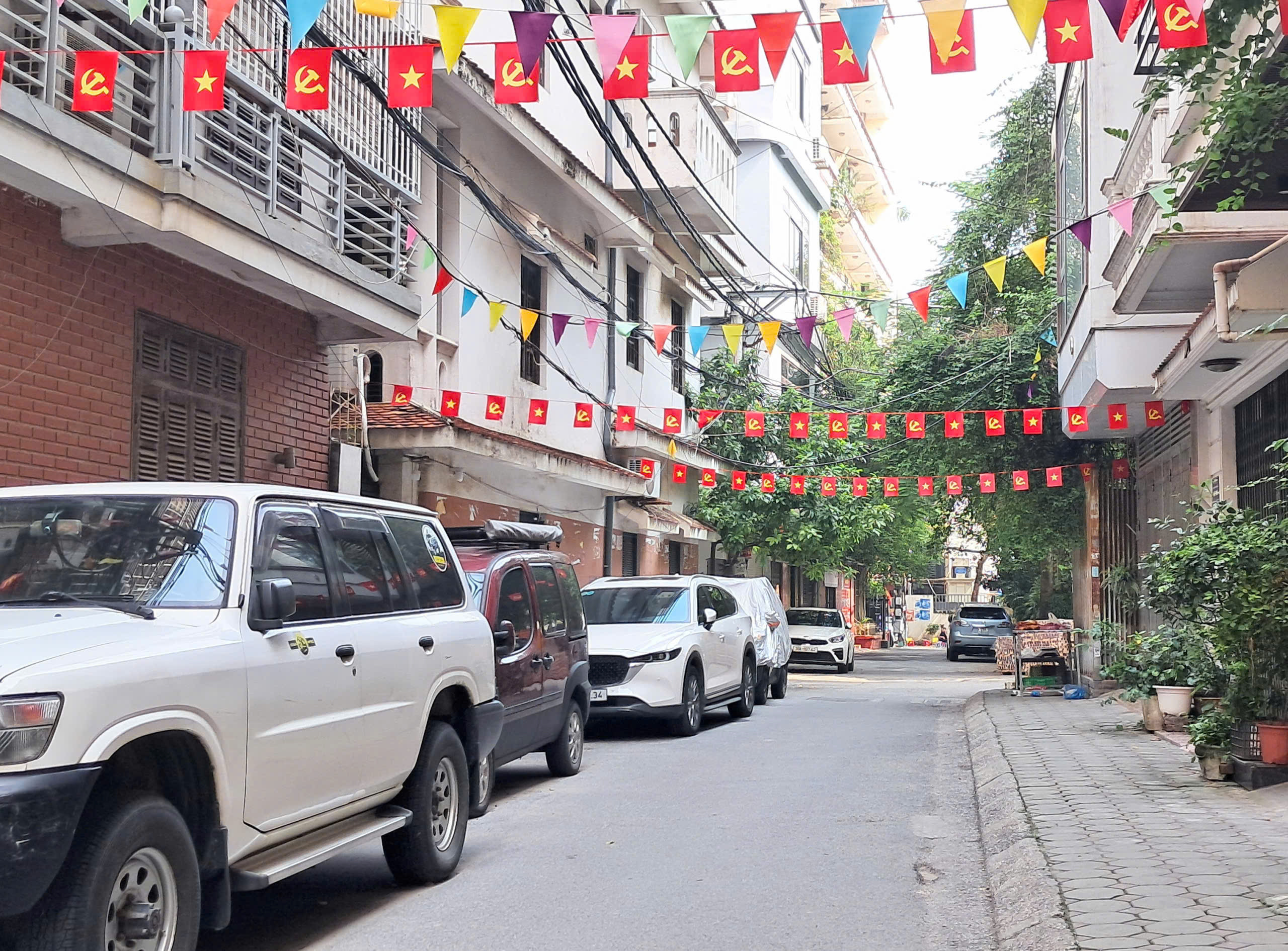 Bán nhà VÕNG THỊ. Mặt ngõ thông rộng 5m, oto tránh vào nhà. 5 tầng THANG MÁY.