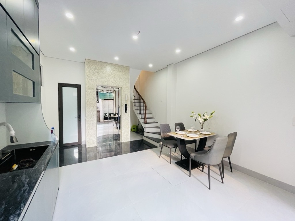 Bán nhà 35m² full thổ cư ngang 3.6m giá 14.5 tỷ tại Đường Vũ Đình Tụng Phường Long Biên