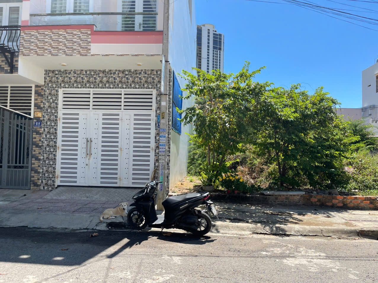 Bán lô đất đường Vũ Hữu Hòn Xện - Nha Trang
- Vị trí đường rộng 10m. Gần trục đường Phạm Văn Đồng tầm 60m. Cách Bến Du Thuyền tầm 300m
- Di chuyển ra La Tiên chỉ 1km
- Diện tích 80m2 ngang 4m
- Hướng Bắc
Bán 5 tỷ 600 triệu (~ 70 triệu/m2) Thuế 2 bên.