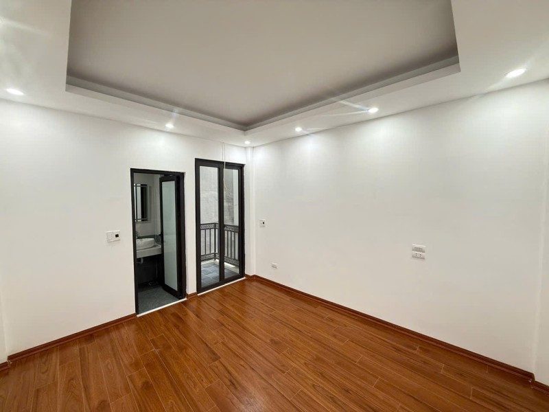 KHÔNG CÓ CĂN THỨ HAI - CHỦ MÓT BÁN - HƠN 200 TR/M2 CÓ NGAY NHÀ THANG MÁY - 36M2 - 40M RA Ô TÔ