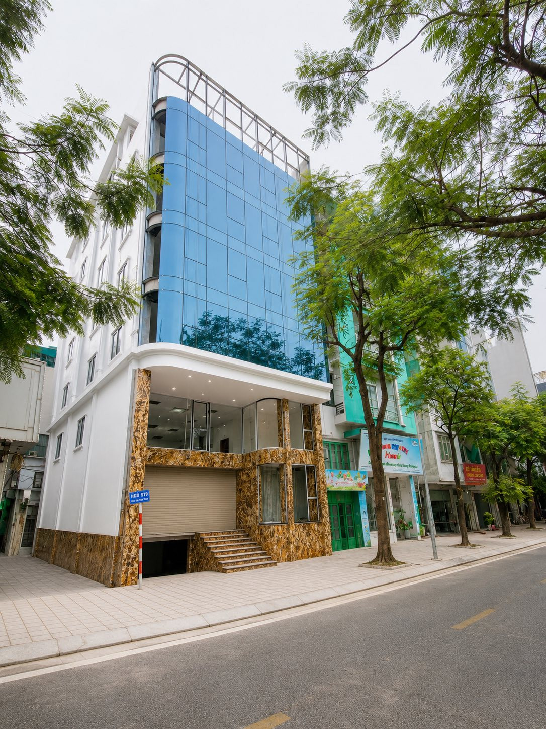 BÁN TÒA NHÀ MẶT ĐƯỜNG VŨ TÔNG PHAN. 190M2 - 9 TẦNG. THANG MÁY. LÔ GÓC.