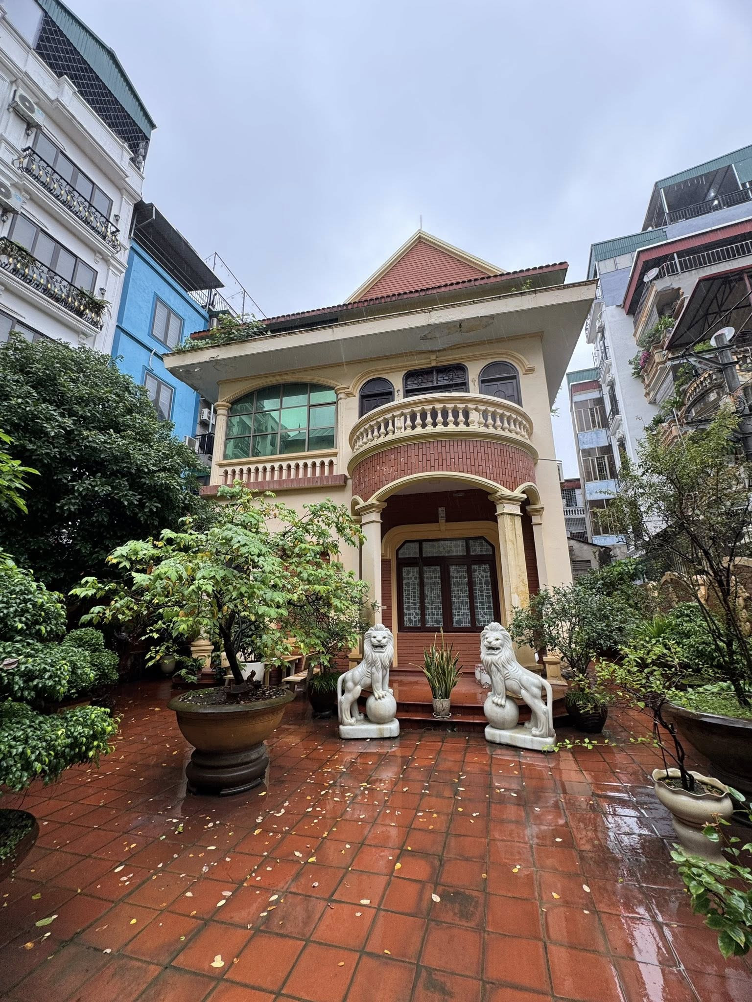 BÁN BIỆT THỰ VIP ĐƯỜNG VƯƠNG THỪA VŨ. 300M2 XÂY 3 TẦNG. LÔ GÓC.