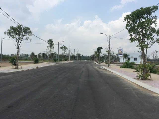 Lô đất 80m2 đường Vườn Lài, An Phú Đông, quận 12 giá 3 tỷ 050 triệu. Sổ hồng riêng từng nền.