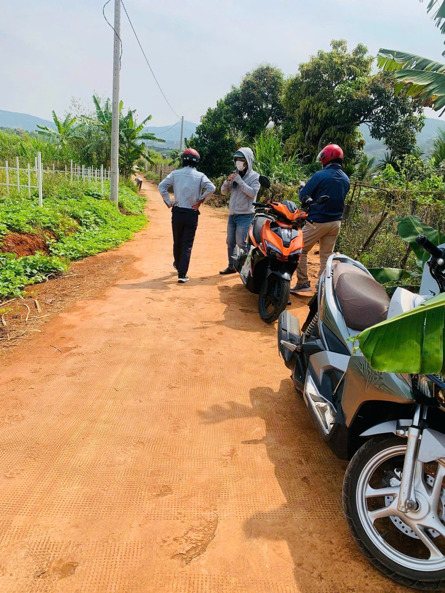 Đất thổ cư xã Đông Thanh ngay hồ Thanh Trì, chỉ 300m ra tới đường nhựa. GIá 830 triệu. Trọn Sổ