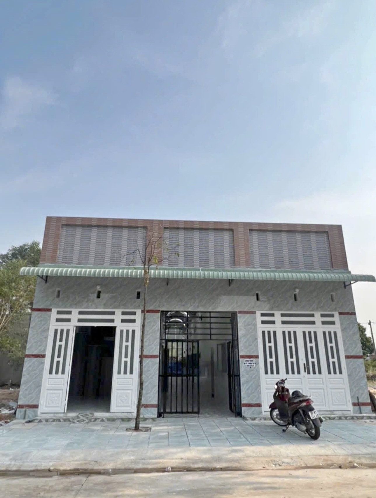 CHỦ CẦN BÁN GẤP DÃY TRỌ DIỆN TÍCH 300m2 GIÁ CHỈ 567 TRIỆU HGAY TẠI BECAMEX CHƠN THÀNH - SHR
