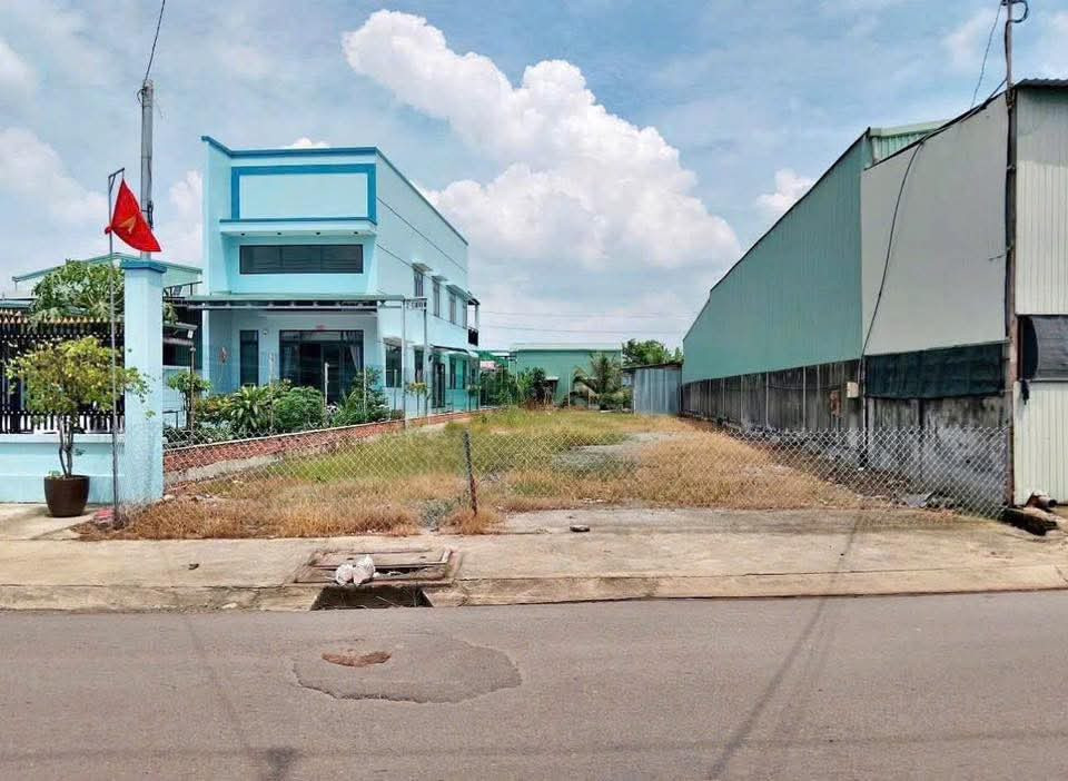 6x32m, giá 625tr, thổ 60m, 700m đi đến Vincomplaza, chợ...