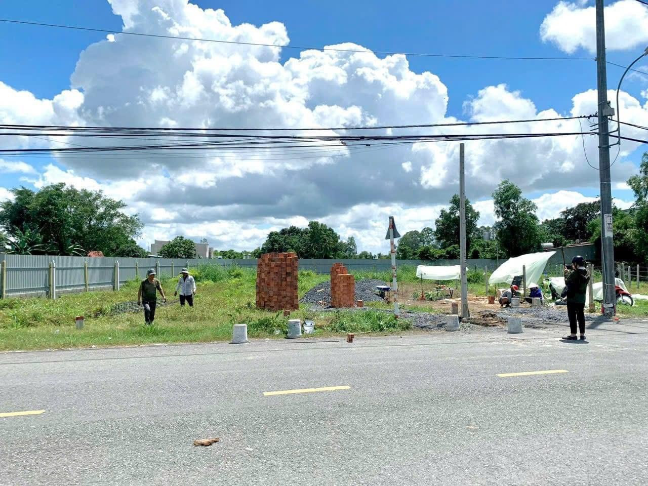 BÁN RẺ 2sổ 2,2 SÀO NHỰA, 690TR. FULL SỔ RIÊNG, TRUNG TÂM T.T SÁT TRƯỜNG  (50X45=2.249m2)