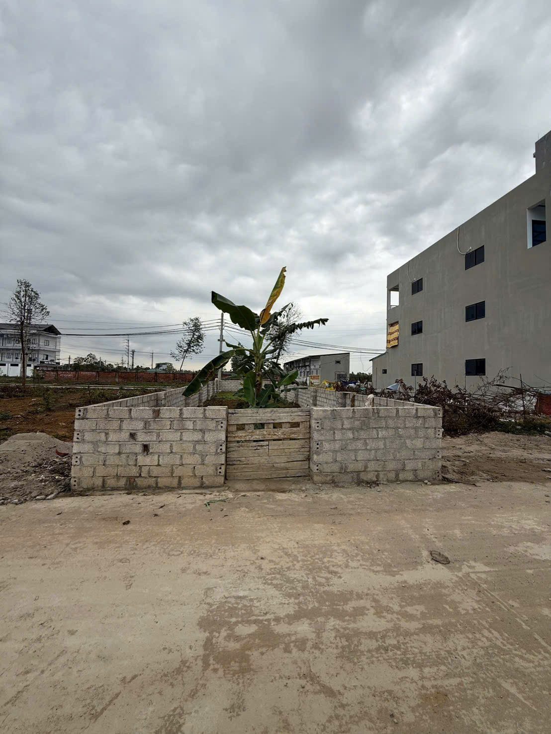 E CẦN BÁN LÔ ĐẤT 80M2 Ở THỊ TRẤN 3 HÀNG ĐỒI HÒA BÌNH Ạ !