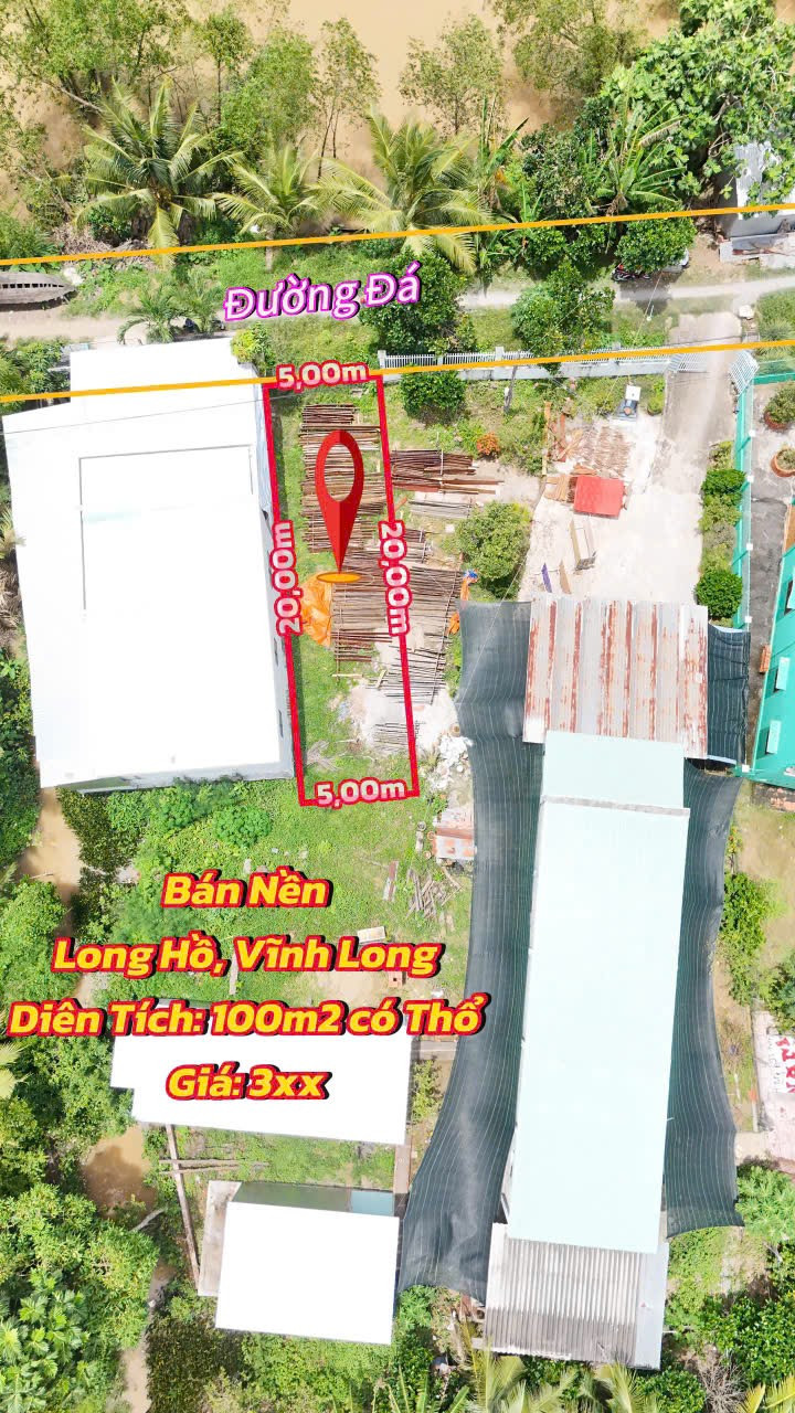 Cần bán thanh lý nền diện tích 99,8 m, ngang 5m dài 20m, thổ 50m còn lại đất cây lâu năm. Nằm cách chợ Long Hồ #1.1km. nằm cách TP Vĩnh Long #5km. giao thông thuận lợi, view sông thoáng mát,
