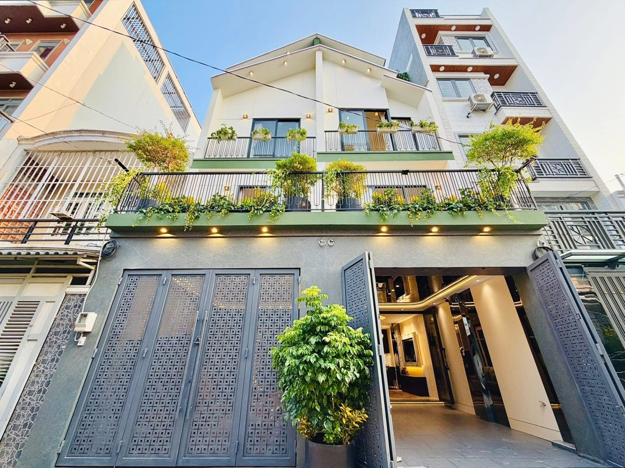 Giá rẻ bất ngờ tốt nhất khu vực chỉ 4 tỷ 790tr sỡ hữu ngay nhà Đường Đoàn Như Hài , Q4 75m2. SHR