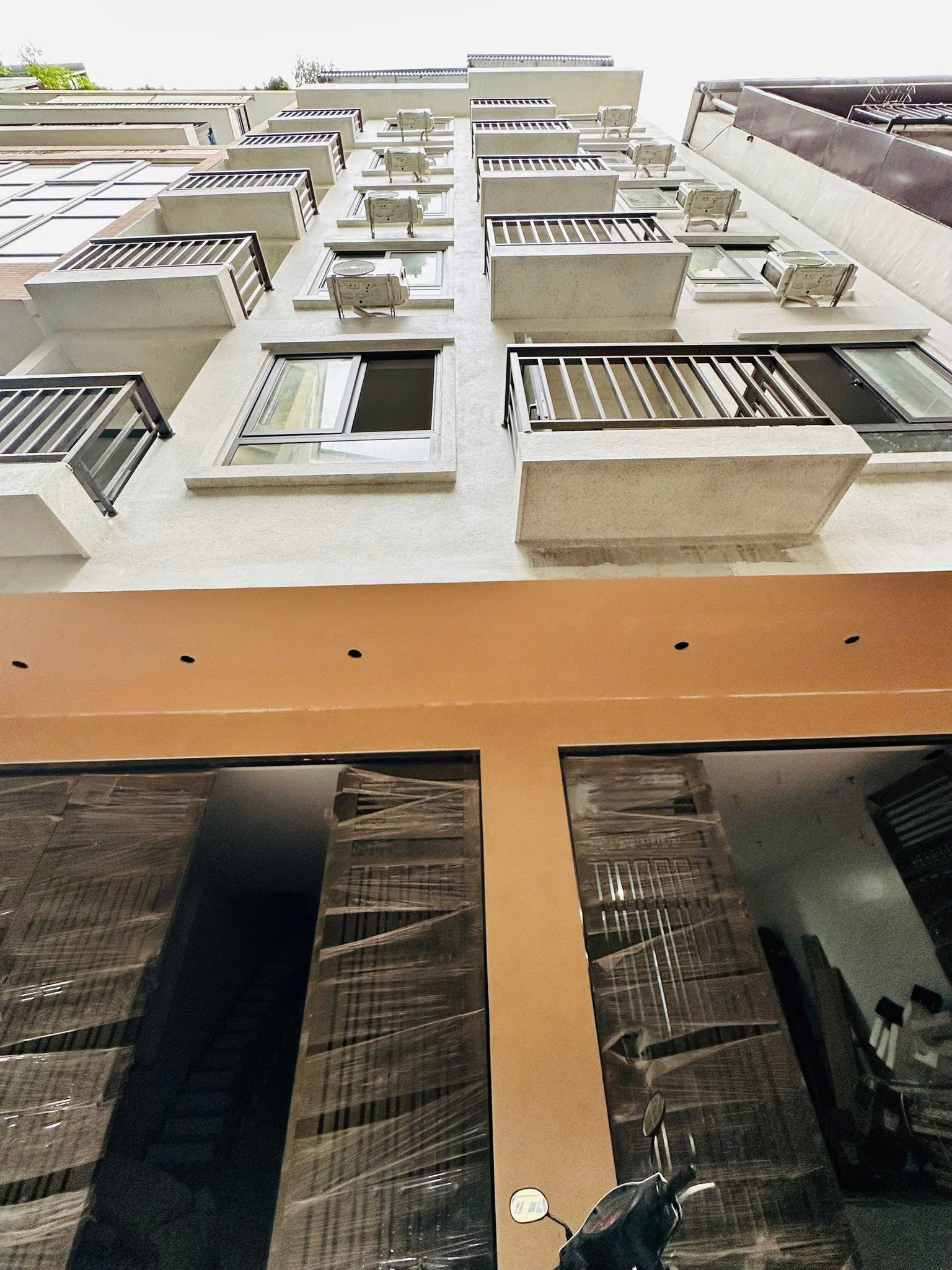 (BÁN GẤP) TÒA NHÀ CHDV,ĐƯỜNG XUÂN DIỆU,TÂY HỒ,DT 120M2,NGÕ Ô TÔ,DOANH THU 200 TRIỆU/THÁNG