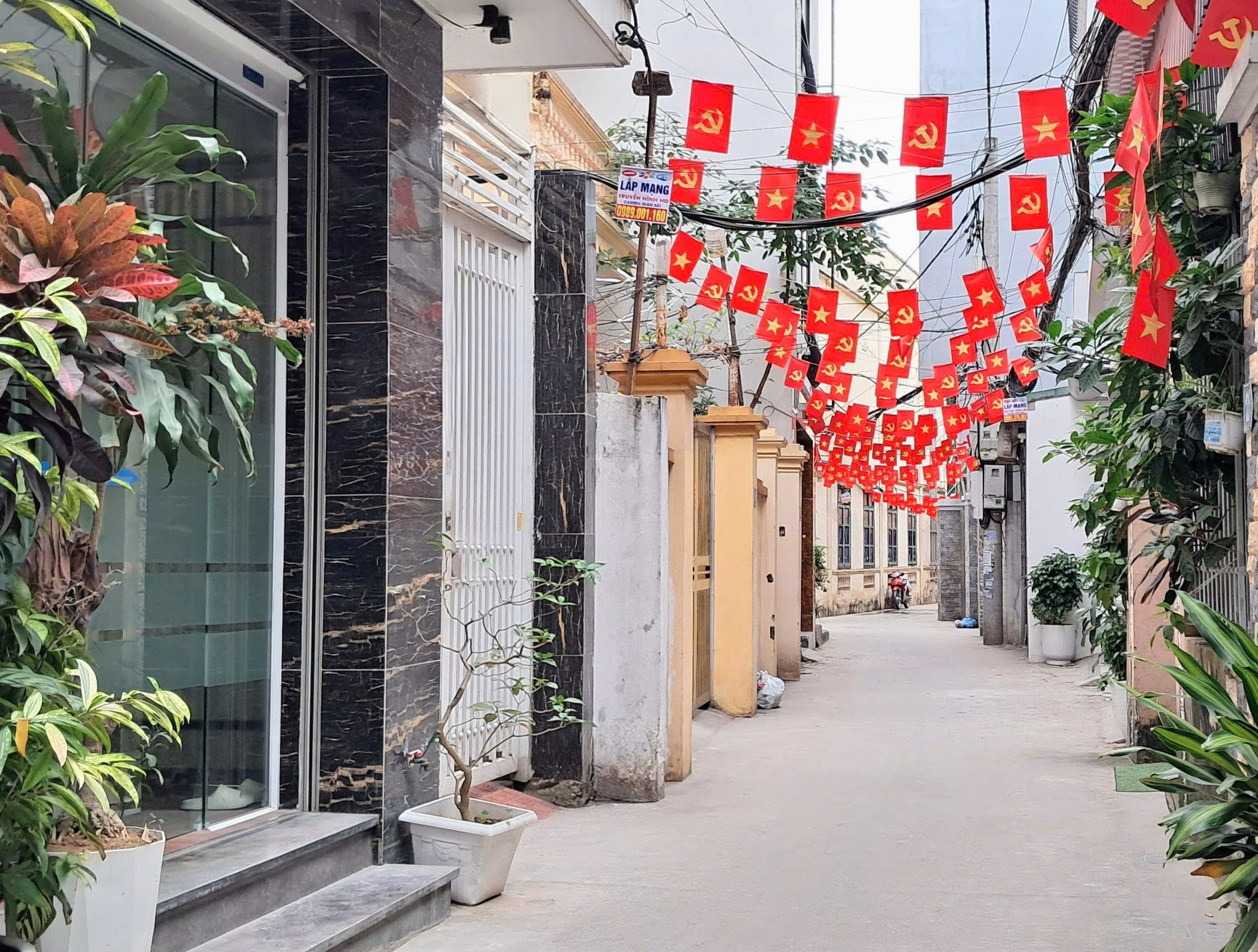 Bán đất XUÂN ĐỈNH, Phạm Văn Đồng . Ngõ 3m, xe VF3 qua nhà. Gần phố. Phù hợp xây toà CCMN