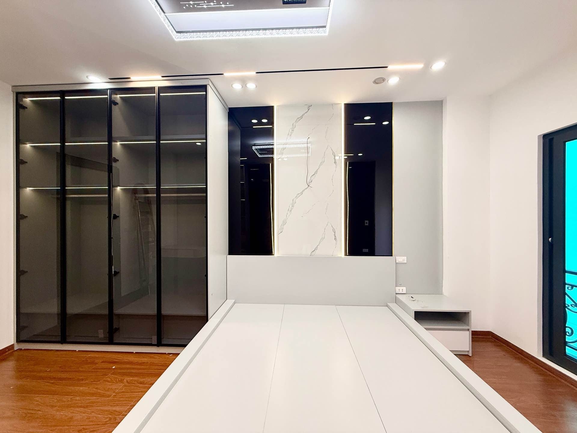 Bán nhà 33m² có sẵn 30m² thổ cư ngang 3.4m giá 5.9 tỷ tại Đường Xuân Đỗ Phường Long Biên